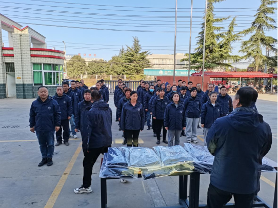 恒銘金屬為全體員工統一換發新款工作服